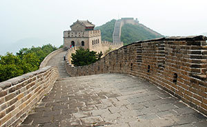 “Many People Still Believe It”: 25 Silly Yet Popular Myths About Iconic Landmarks Around The World