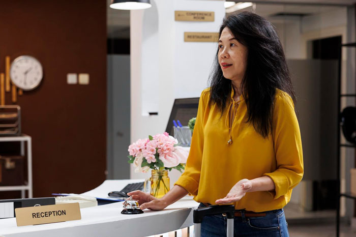 Hotel Staff Threaten To Call Police On Loyal Customer, She Shuts Them Down By Exposing Their Own Mistake