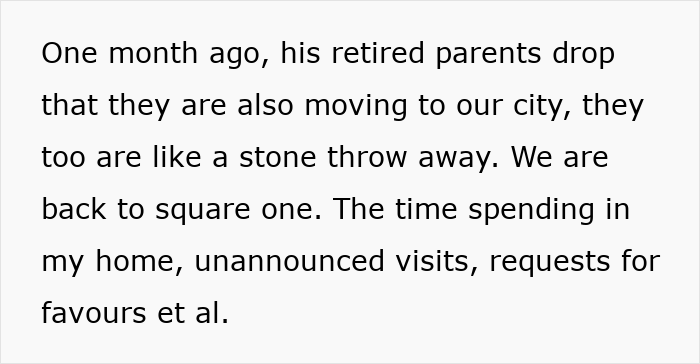 Trecho de texto sobre uma mulher se mudando com a família para fugir dos sogros e o marido revelando que isso foi planejado.