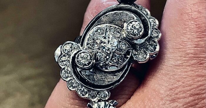 From Lost Diaries To Amazing Tables, Here Are 115 Astonishing Antique Finds (New Pics)