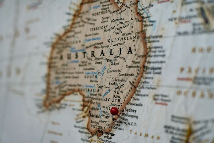 Close-up of Australia map with pin on New South Wales, illustrating people heard phrases related to age differences.