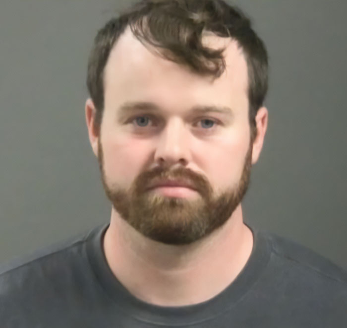 As pessoas desenvolvem uma teoria horrível depois que Jim Bob e Michelle Duggar falam sobre a vítima do filho Joseph As pessoas desenvolvem uma teoria horrível depois que Jim Bob e Michelle Duggar falam sobre a vítima do filho Joseph