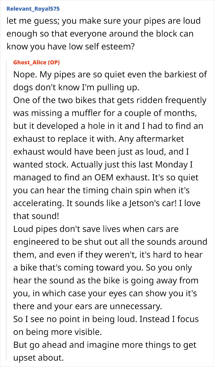 Conversa de texto sobre uma mulher usando sua inteligência e motocicletas para ensinar a um vizinho uma lição sobre estacionamento justo. Conversa de texto sobre uma mulher usando sua inteligência e motocicletas para ensinar a um vizinho uma lição sobre estacionamento justo.
