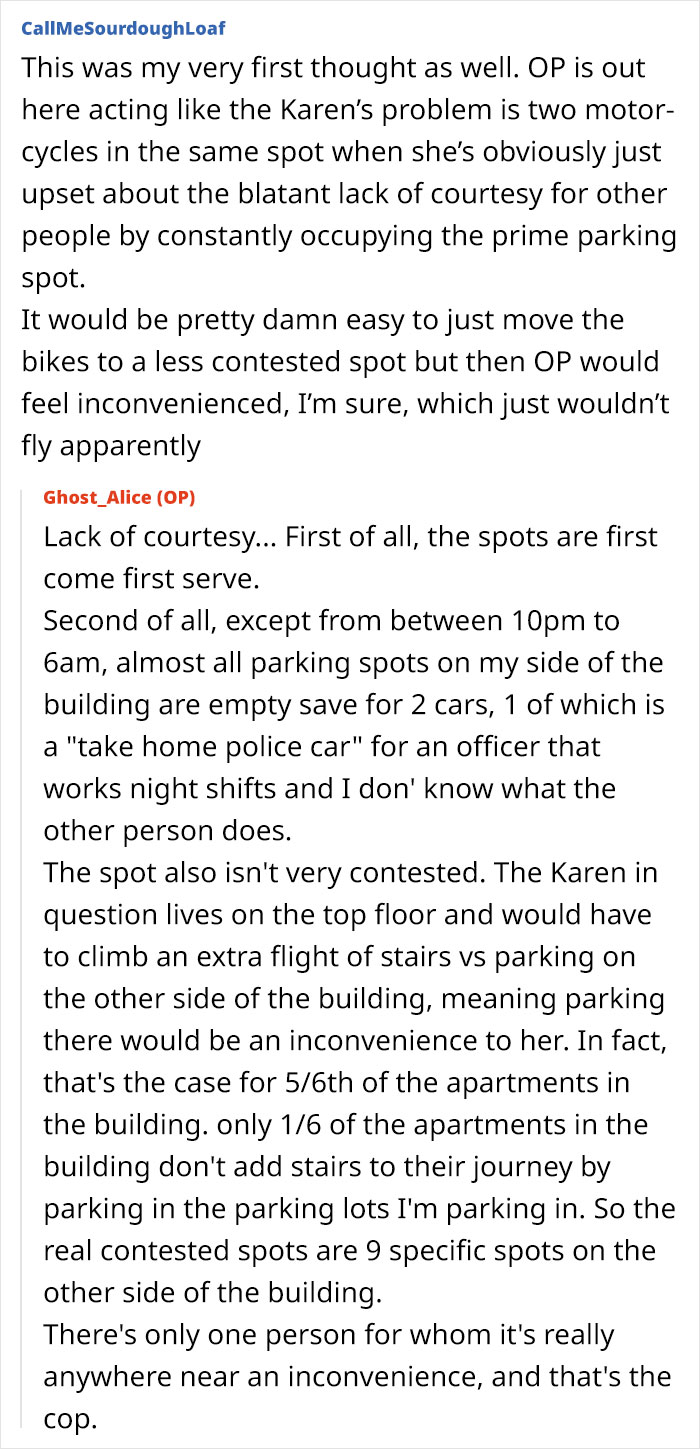 Discussão de texto sobre uma mulher usando inteligência e motocicletas para ensinar ao vizinho uma lição sobre estacionamento justo e cortesia. Discussão de texto sobre uma mulher usando inteligência e motocicletas para ensinar ao vizinho uma lição sobre estacionamento justo e cortesia.