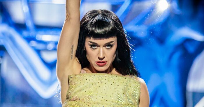 “Toby The 80-Year-Man Trapped In A Chihuahua Body”: 81 Hilarious Dogs Being Their Goofy Selves (New Pics)