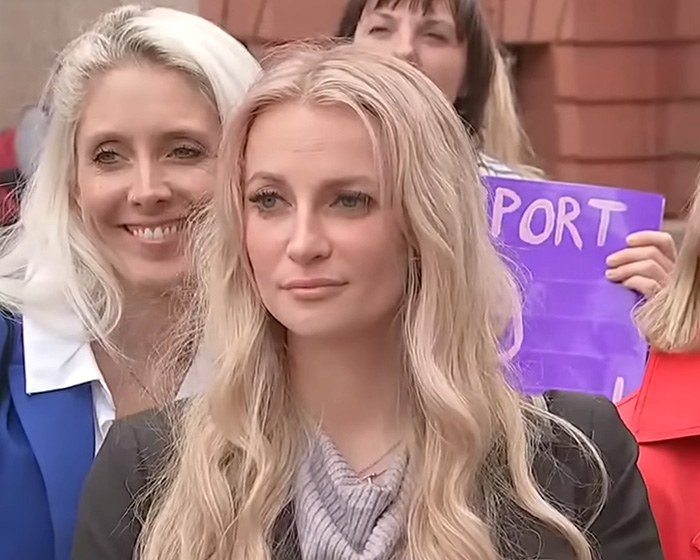 Policial 'glamourosa' descobre seu destino em meio a um escandaloso julgamento policial Policial 'glamourosa' descobre seu destino em meio a um escandaloso julgamento policial