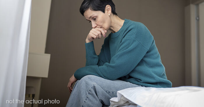 Woman Kicks Out Oldest Daughter After She Sells Family Heirlooms That She Didn’t Even Inherit