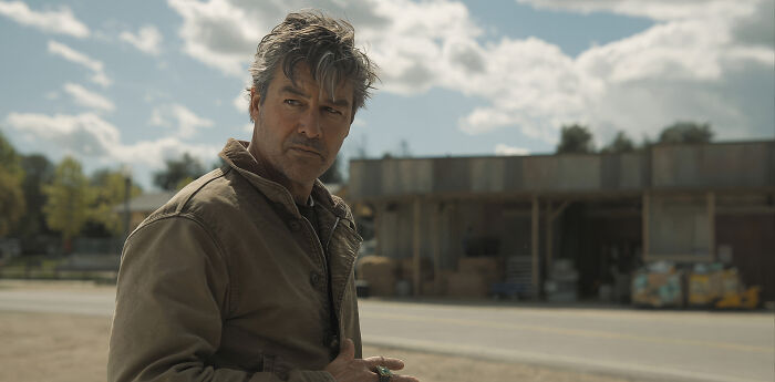 Actor wearing a rugged jacket in an outdoor setting, related to Lanterns teaser revealing Hal Jordan&rsquo;s suit detail.