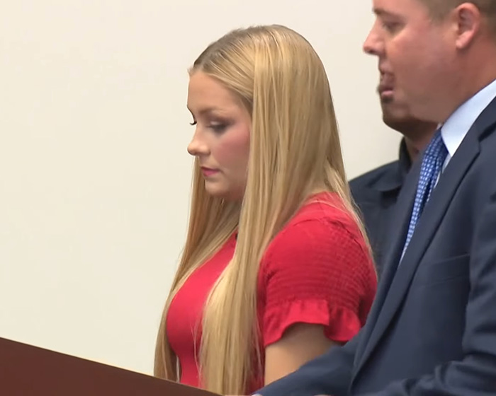 Kentucky cheerleader Laken Snelling in court as newborn baby's autopsy results lead to manslaughter charge.