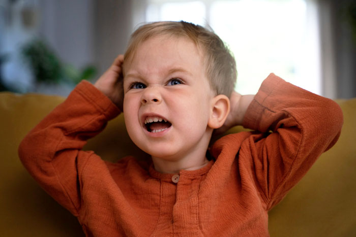 Entitled Mom Dumps Kids On 21YO For Free Babysitting, Rages When Unsupervised Brats Destroy The Home