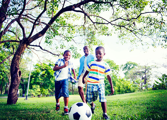 Lady Turns Simple Broken Window Into A Race Issue, Claims BF Crossed A Line For Making 3 Kids Fix It