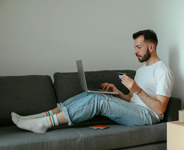 Family Ignores All Booking Warnings, Then Demands To Stay With Couple In Their Hotel Room