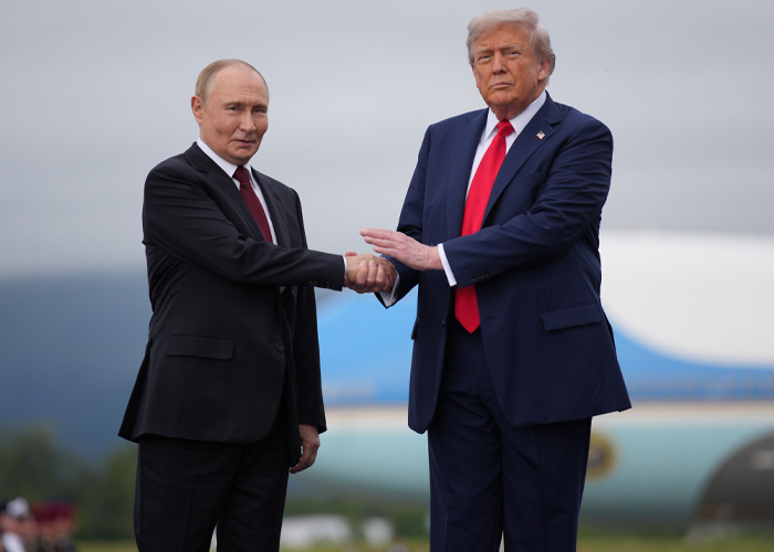 Melania Trump Confidant compartilhou cartas secretas da primeira-dama que deixaram os destinatários sem palavras