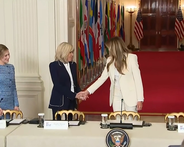 O momento de Melania Trump com o robô fez com que todos percebessem o mesmo detalhe estranho