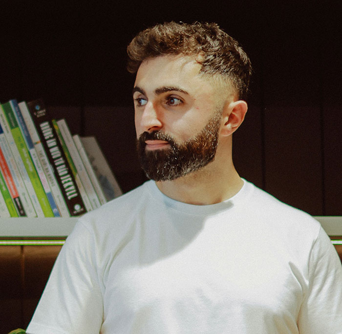 55 Men Who Broke Off From The Red Pill Crowd Get Candid About Their Eye-Opening Moments