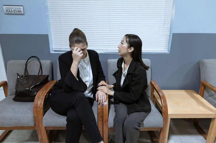 MIL desiste e conta à mulher o segredo de seu noivo enquanto ele está no hospital: "Preocupado com seus pecados" MIL desiste e conta à mulher o segredo de seu noivo enquanto ele está no hospital: "Preocupado com seus pecados"