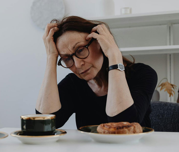 MIL desiste e conta à mulher o segredo de seu noivo enquanto ele está no hospital: "Preocupado com seus pecados" MIL desiste e conta à mulher o segredo de seu noivo enquanto ele está no hospital: "Preocupado com seus pecados"