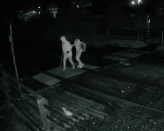 Misógino aberto, 18 anos, descobre o destino depois de fazer a própria mãe como refém e acabar com sua vida