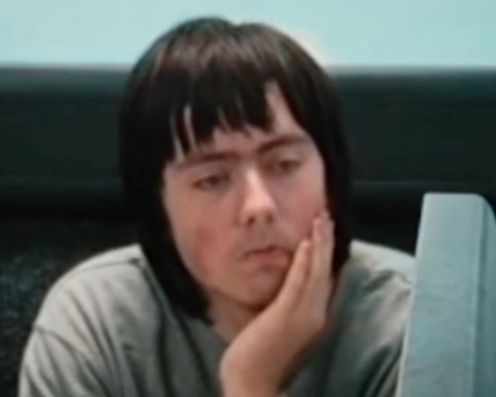 Misógino aberto, 18 anos, descobre o destino depois de fazer a própria mãe como refém e acabar com sua vida