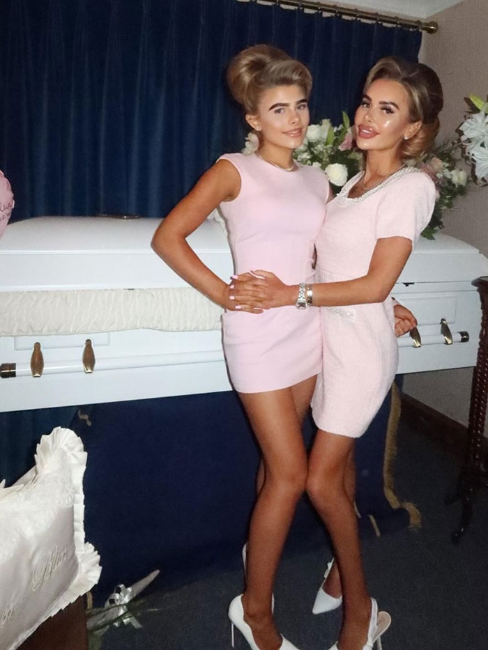 Influencer Faces Massive Backlash After Posting Pics With The Coffin At Bullied Daughter's Funeral Influencer Faces Massive Backlash After Posting Pics With The Coffin At Bullied Daughter's Funeral