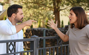 Male Karen Blames His Neighbor For An Accident Caused By Delivery Driver, She Bursts Into Tears