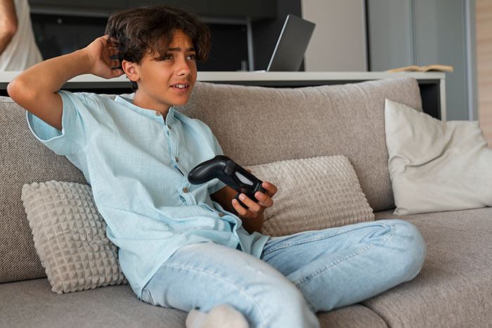 Nephew&rsquo;s Gaming Rage Leaves TV Destroyed, Uncle&rsquo;s Revenge Leaves Bro Phoneless And Furious