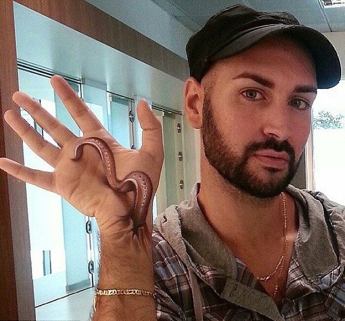 This Artist Paints 3D Illusions On His Own Body And The Results Will Seriously Mess With Your Mind (24 Pics)