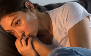 Woman Catches Mom Sleeping With Her Fiancé, Cuts Everyone Off And Starts A New Life Until They Find Her