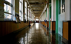 41 Chilling Encounters People Had That Turned Ordinary Homes Into Something Far More Sinister