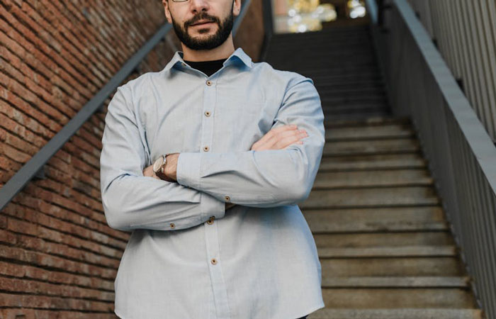 Guy Regrets Dissing Sister's Whole Career After She Invoices Him For All Her Free Work Guy Regrets Dissing Sister's Whole Career After She Invoices Him For All Her Free Work