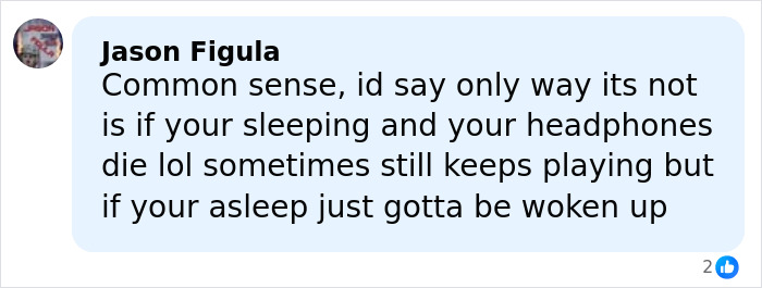 Screenshot of a social media comment supporting a major airline&rsquo;s tough new rule, highlighting passenger agreement.