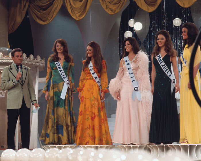 Segredos obscuros e a dura realidade dos bastidores de ‘Price Is Right’ e o apresentador Bob Barker expostos pela modelo Segredos obscuros e a dura realidade dos bastidores de ‘Price Is Right’ e o apresentador Bob Barker expostos pela modelo