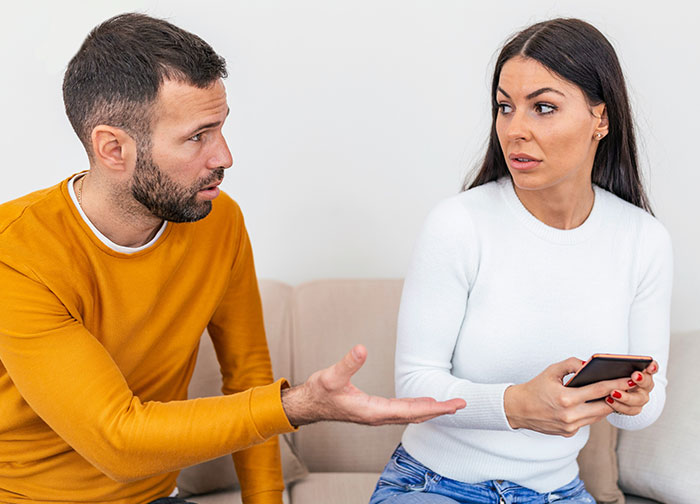 “7-Year Marriage Was Over Within The Month”: 61 Quiet Signs Of Cheating People Learned The Hard Way