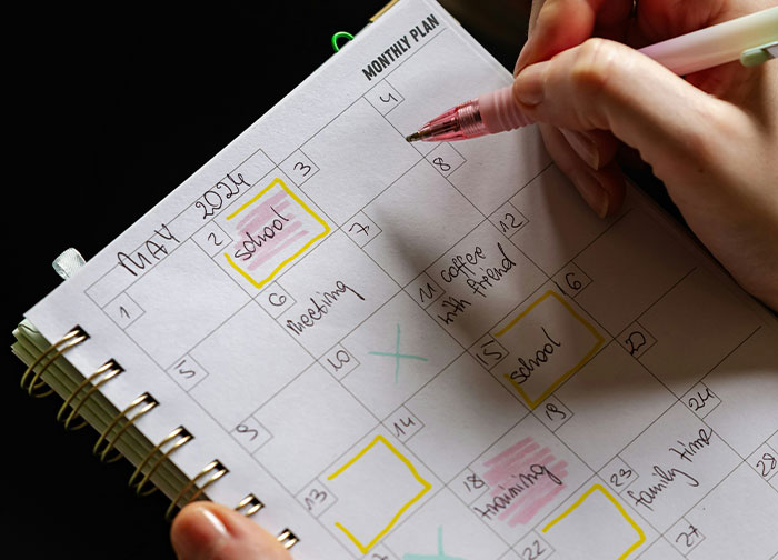 “7-Year Marriage Was Over Within The Month”: 61 Quiet Signs Of Cheating People Learned The Hard Way