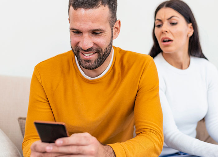 “7-Year Marriage Was Over Within The Month”: 61 Quiet Signs Of Cheating People Learned The Hard Way