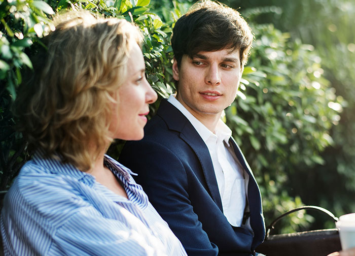 “7-Year Marriage Was Over Within The Month”: 61 Quiet Signs Of Cheating People Learned The Hard Way