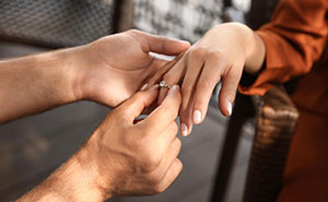 “Am I The Jerk For Not Wanting To Spend 18k On A New Ring For My Fiancée?”