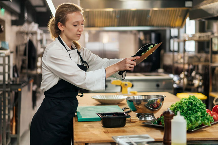 Vegan Chef Applies To Run Meat-Heavy Grill Kitchen, Interview Ends In Meltdown As She Gets Rejected