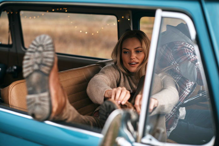 Entitled Hiker Expects Rides, Photos, And Help From Group, Members Consider Removing Her