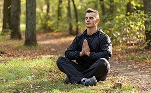 Employee Calls Out Paid Prayer Breaks, Starts “Meditating” In Protest, HR Chaos Ensues