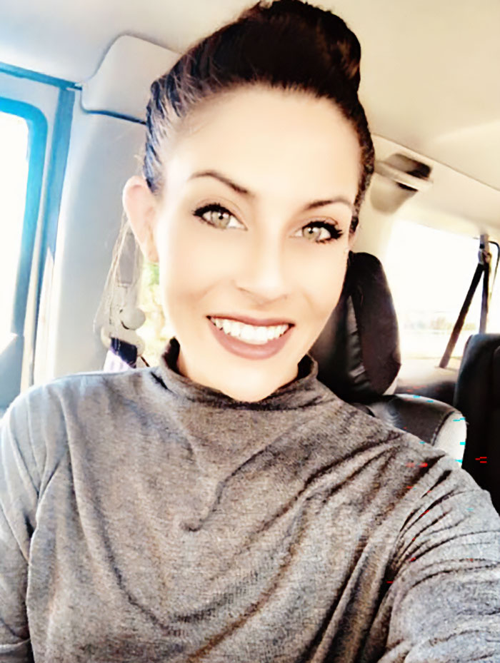 Lembra-se da viral 'Mugshot Beauty'? Esta é a aparência dela 13 anos depois, ao revelar um passado sombrio