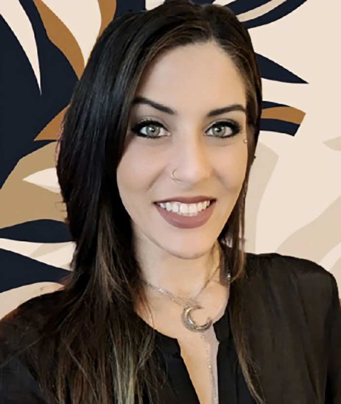 Lembra-se da viral 'Mugshot Beauty'? Esta é a aparência dela 13 anos depois, ao revelar um passado sombrio