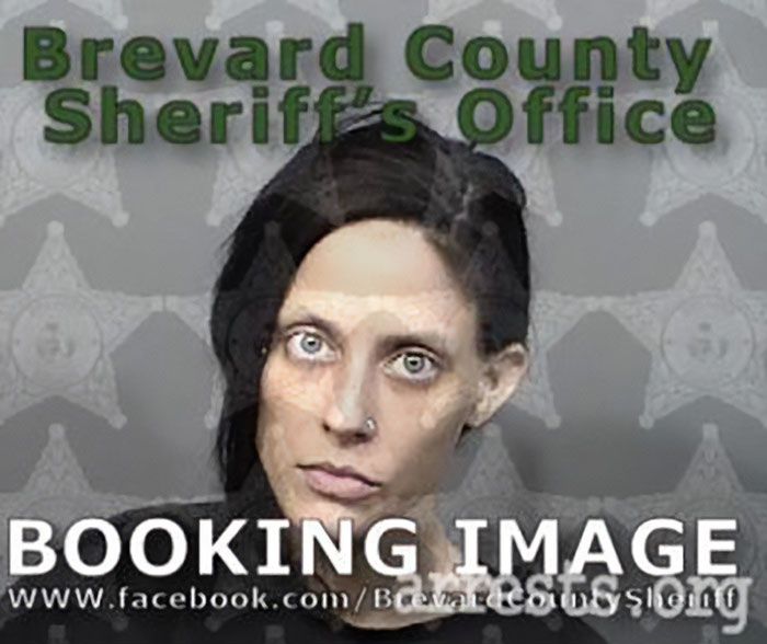 Lembra-se da viral 'Mugshot Beauty'? Esta é a aparência dela 13 anos depois, ao revelar um passado sombrio