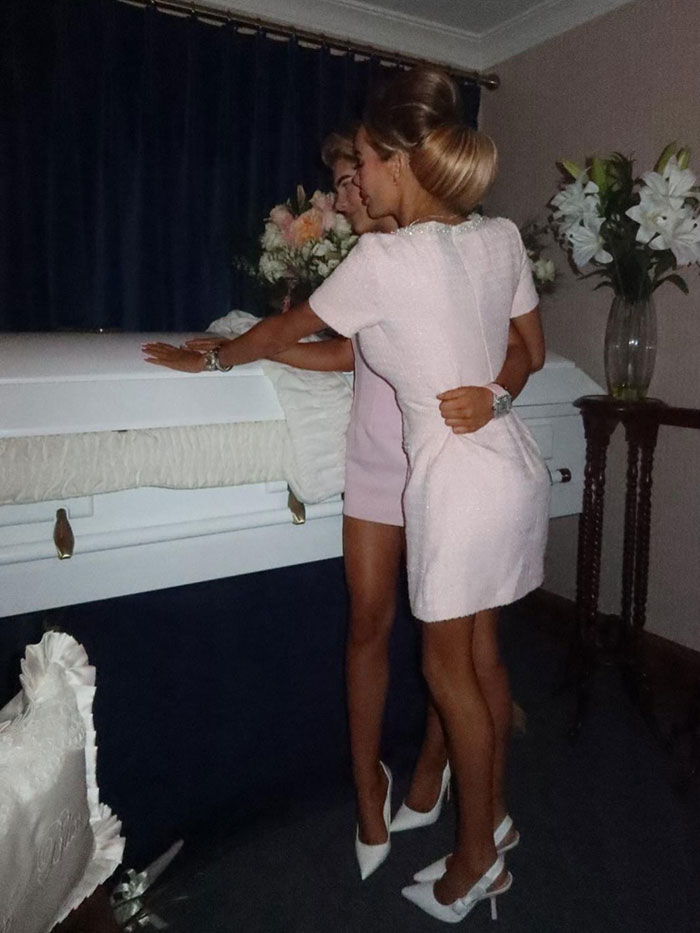 Influencer Faces Massive Backlash After Posting Pics With The Coffin At Bullied Daughter's Funeral Influencer Faces Massive Backlash After Posting Pics With The Coffin At Bullied Daughter's Funeral