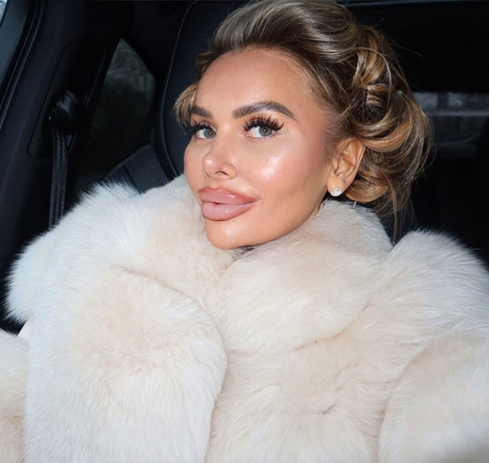 Influencer Faces Massive Backlash After Posting Pics With The Coffin At Bullied Daughter's Funeral Influencer Faces Massive Backlash After Posting Pics With The Coffin At Bullied Daughter's Funeral