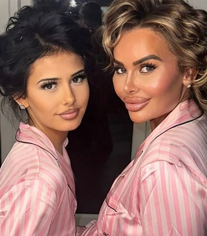 Influencer Faces Massive Backlash After Posting Pics With The Coffin At Bullied Daughter's Funeral Influencer Faces Massive Backlash After Posting Pics With The Coffin At Bullied Daughter's Funeral