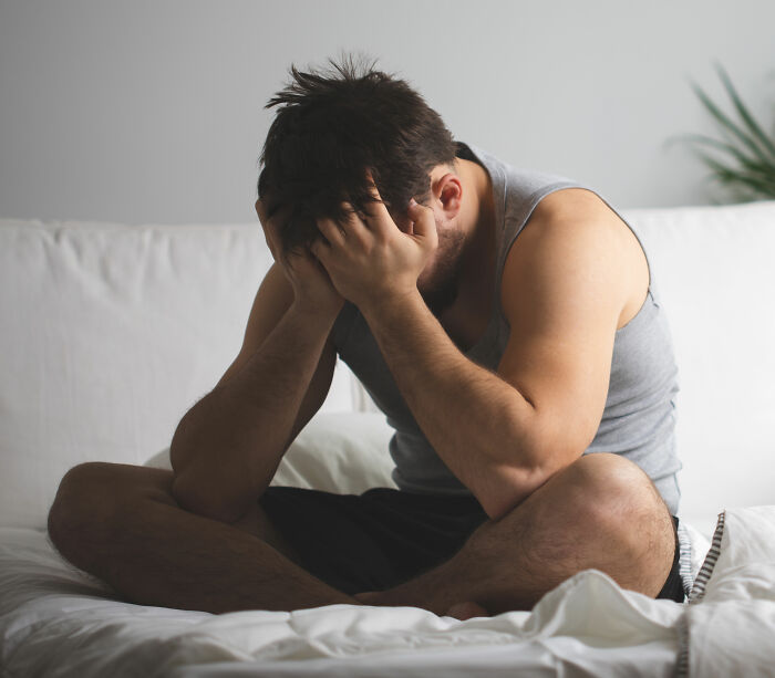 Mulher de 25 anos é presa após atacar namorado com cinto porque ele rejeitou seus avanços Mulher de 25 anos é presa após atacar namorado com cinto porque ele rejeitou seus avanços