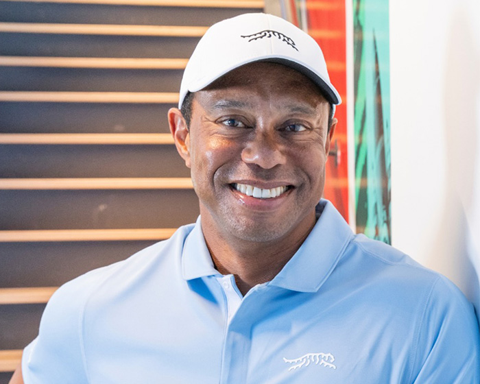 Carro de Tiger Woods bate e capota na Flórida Carro de Tiger Woods bate e capota na Flórida