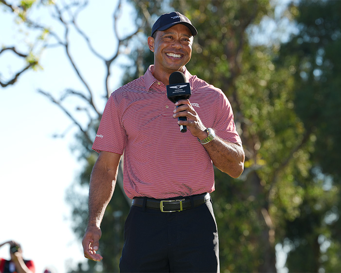 Carro de Tiger Woods bate e capota na Flórida Carro de Tiger Woods bate e capota na Flórida