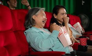 39 Surprisingly Wholesome, And Sometimes Weird, Family Traditions People Still Follow